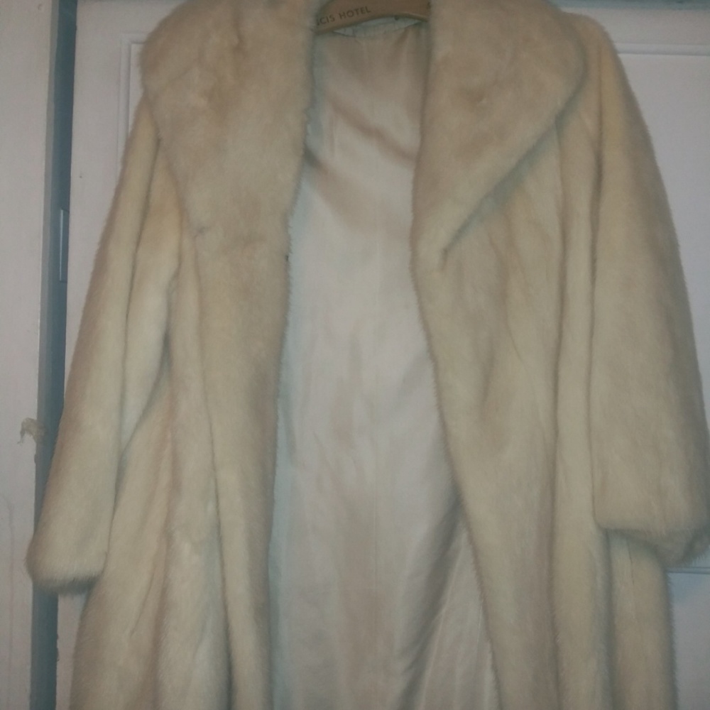 Ladies Medium Fur coat creme by John Anthony $1500